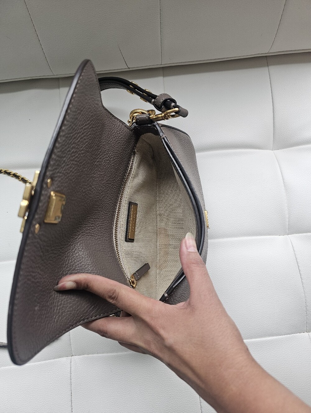 Authentic Tory Burch Taupe Pebbled Leather Crossbody with Gold Hardware - Picture 8 of 15